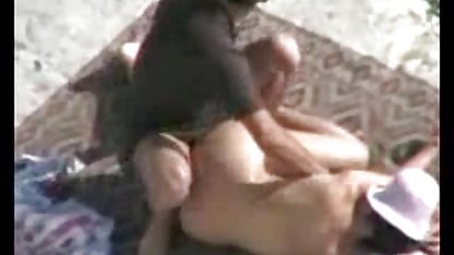 Anne ve kızı genç bir adamla eğlenmeye karar verdi. türk porn yeni