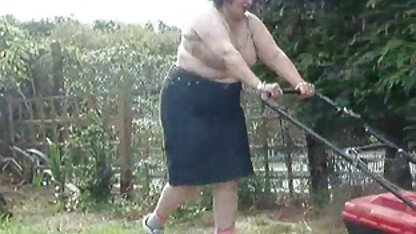 İki seksi kız yerde yaşlı türk porn oyuncakla şımartın