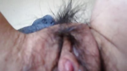 Kızı olan adam gizli yerlerinde oynadı türk kadın pornosu