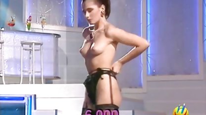 İlk twittertürkporn defa gelen bayan, zevkini ve rengini almak için amını çeken bir üyesi deniyor.