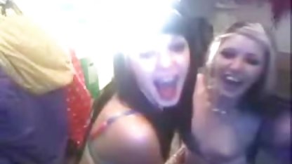 Busty türkçe sex porn Spaniard, misafiriyle sevişiyor