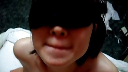 Seksi en yeni türkçe pornolar pazarlamacı adamın bonerini emdi