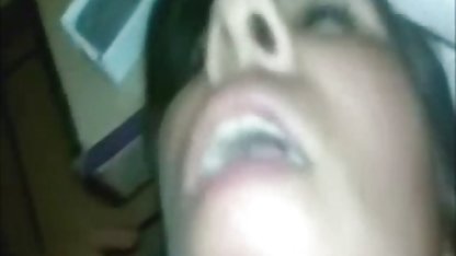 Genç bir erkek arkadaşı önünde türk olgun porn başka sikikleri