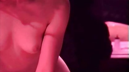 Genç turkpornoifsa merdivenlerin altında Olgun kadın becerdin