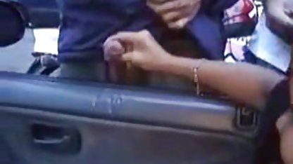 Çikolata güzelliği aktif olarak siyah kanadın üstüne atlıyor türk yaşlı porn