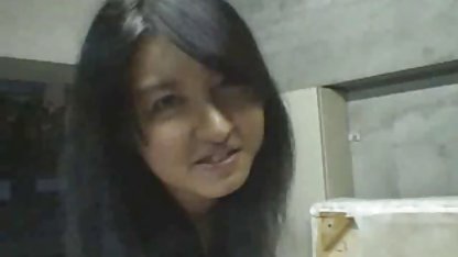 Becerdin busty doyumsuz sarışın suyu ağzını turk unlulerin pornosu doldurdu