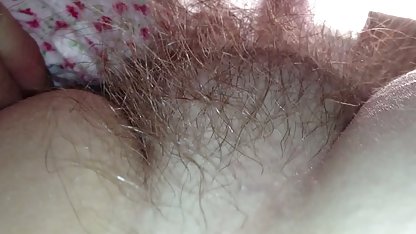 Patlat dostum türbanlı porn hd masanın üzerinde yemyeşil bir MILF sikikleri