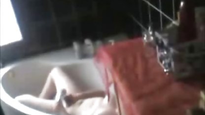 Bir arabada güzel bir amatör liseli porn kaltak Tore ve ağzına cum