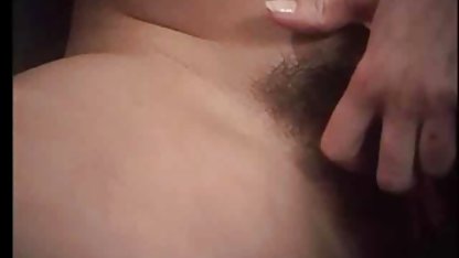 Güzel ünlulerin pornosu göğüsler ve büyük dövmeli adam harika kız