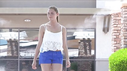 Adam eski yeşilçam pornosu küçük bir kedi içinde genç bir kadın onun sting koymak