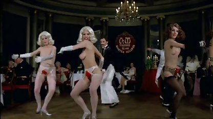 Pizdaliz esmerin twitterpornturk önünü yaladı ve kıçından ona phallus doldurulmuş