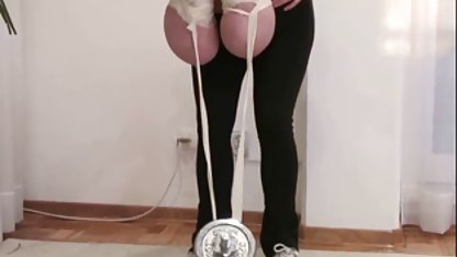 Bir üyeye daha derin bir Rus orospu horozu doldurur şişe çevirmece porn