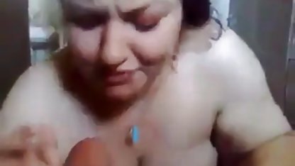 Huzursuz orospu anal türk porn takılarını gösterişsiz gösteriş yapar ve sonra masturbates