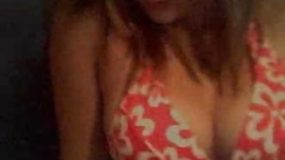 Duşta bir horoz elemanını yıkar ve porn hd turk emer