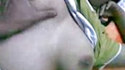 Dövmeler ile sıcak MILF türk aldatma porn bir oral seks verir