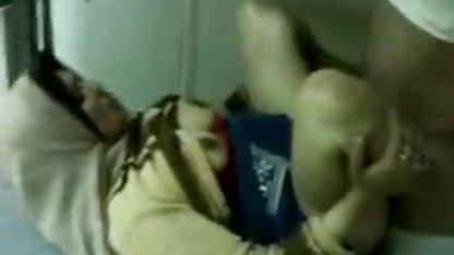 Rus sürtüğünü çıkardı ve sokakta becerdin turbanli pirno