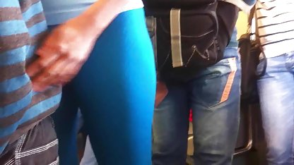 Busty modeli kamera önünde masturbates porn gizli çekim