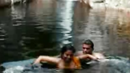 Fırtınalı turk lise porn kapalı kanepede tutkulu bir piliç vardı