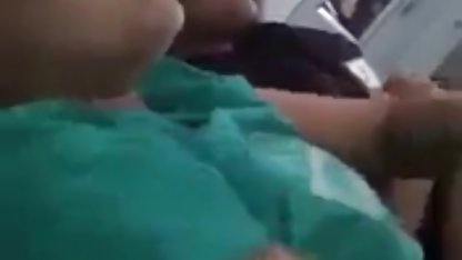Spor salonunda, türk porn ifşa bir kız koçuyla uyur